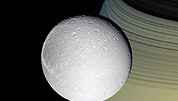 Imagen en color real de Dione
