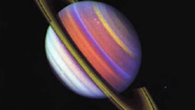 Saturno visto por la Voyager 2