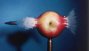 Ver imagen: Una bala atraviesa una manzana