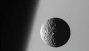 Ver imagen: Mimas con el planeta Saturno al fondo